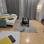 Studio 4 Apartment In The Party District