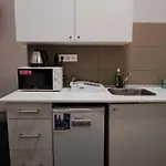 Studio 4 Apartment In The Party District